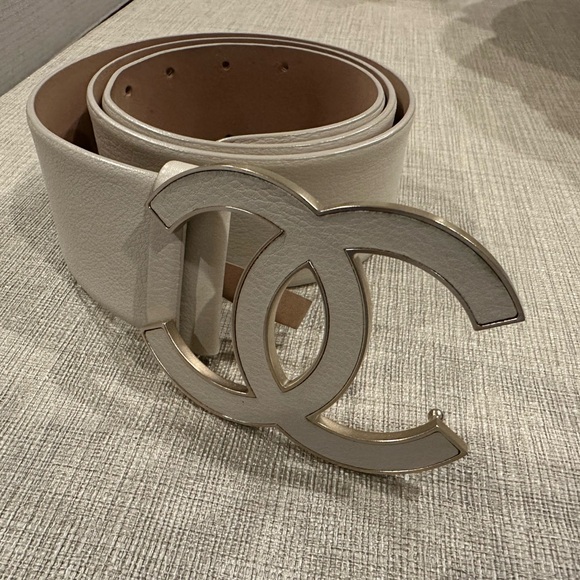 CHANEL Signature Leather Belt - Picture 5 of 9